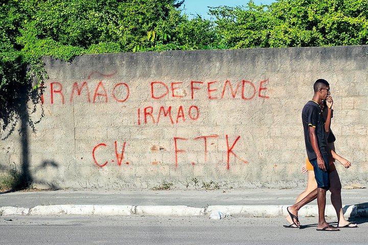 Em Cabedelo, na Paraíba, as siglas do Comando Vermelho (CV) e do traficante Fatoka (FTK): no Nordeste, a violência agora não vem mais dos antigos “coronéis”, mas das facções criminosas, com métodos que misturam corrupção, agressões e mortes - CRÉDITO: ALLAN DE ABREU_2026