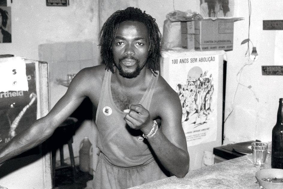 Negro Relly na década de 1990: o comerciante tinha um “bar de reggae” próximo à Praia de Amaralina - CRÉDITO: RAIMUNDO MONTEIRO