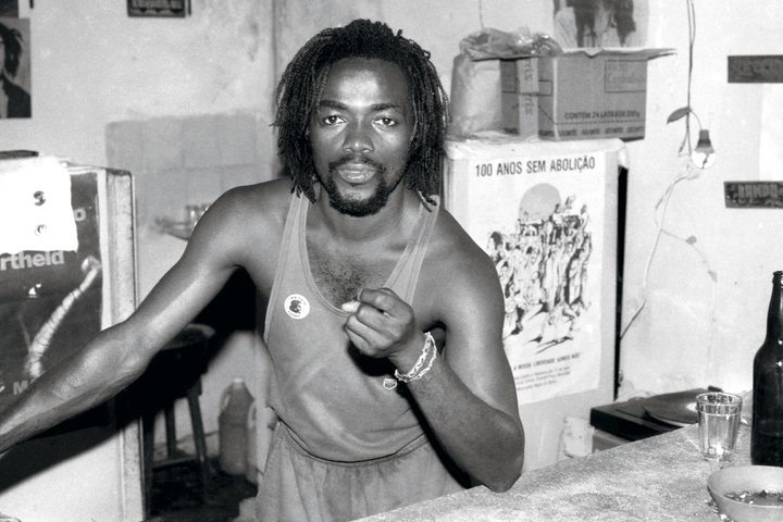 Negro Relly na década de 1990: o comerciante tinha um “bar de reggae” próximo à Praia de Amaralina - CRÉDITO: RAIMUNDO MONTEIRO