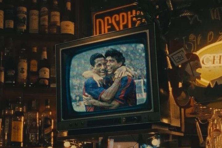 No clipe de 'Vai me ver jogar', o rapper cearense Don L imagina a união entre Garrincha e Maradona - Crédito: Reprodução