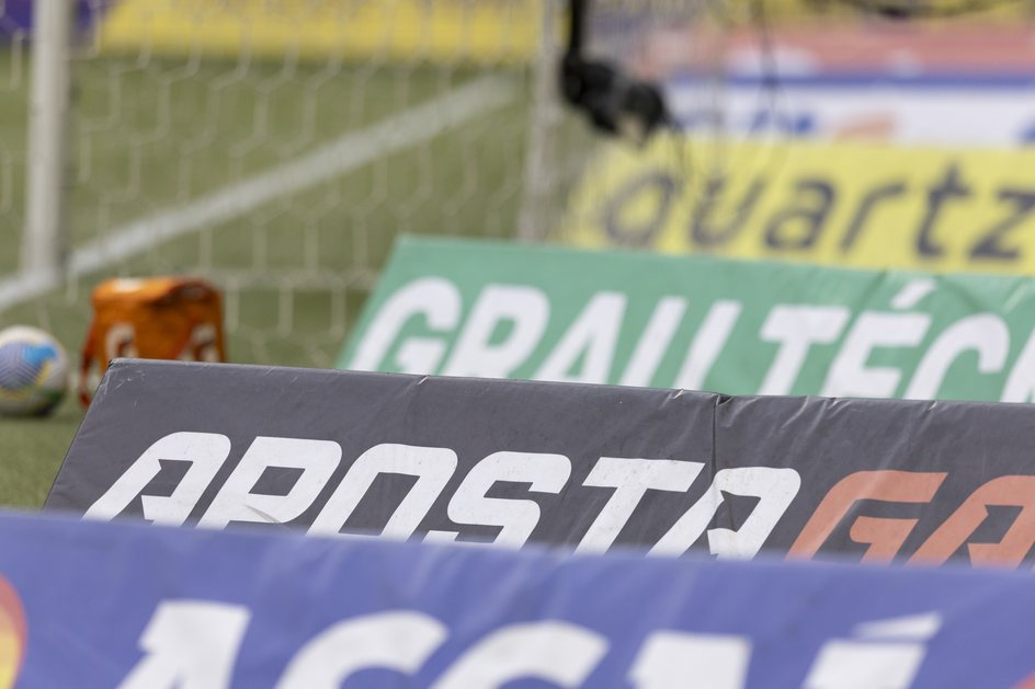Propaganda de casa de aposta em jogo de Palmeiras contra Fluminense no Campeonato Brasileiro, em 2024 - Rubens Cavallari/ Folhapress
