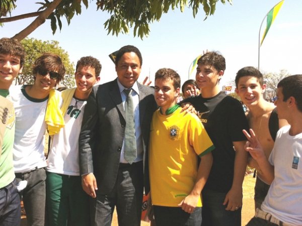 Imagem Imprensa golpista insiste que Lula não é mais presidente do Brasil