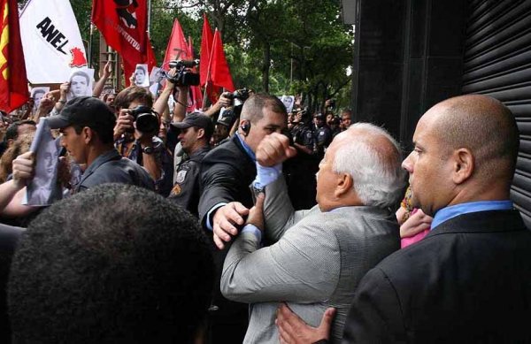 Imagem Militares que comemoraram golpe de 64 farão teste do bafômetro