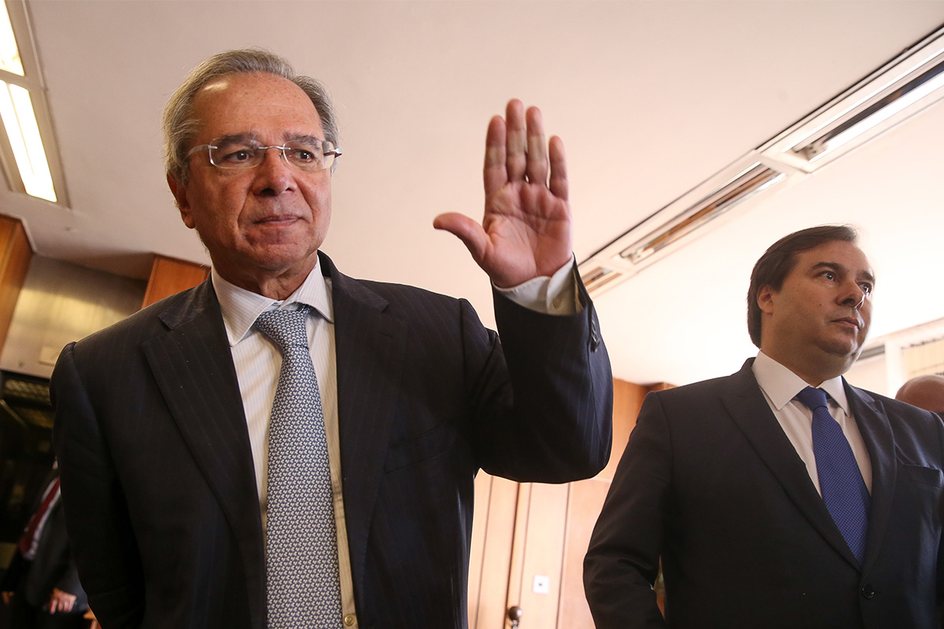 Imagem Bate-cabeça na folha de pagamento