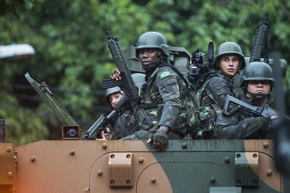 Imagem Os desvios da intervenção militar