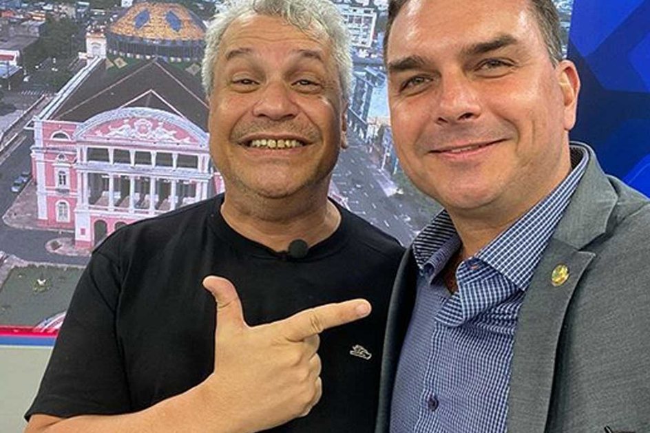 Imagem Para garantir presença de Flávio, PF marca acareação em frente a caixa eletrônico
