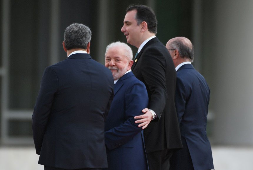 Imagem Costurando apoios no Congresso