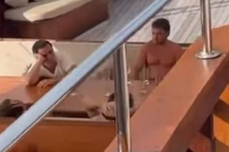 Imagem As pegadas de um Tigrinho, e de um senador a tiracolo