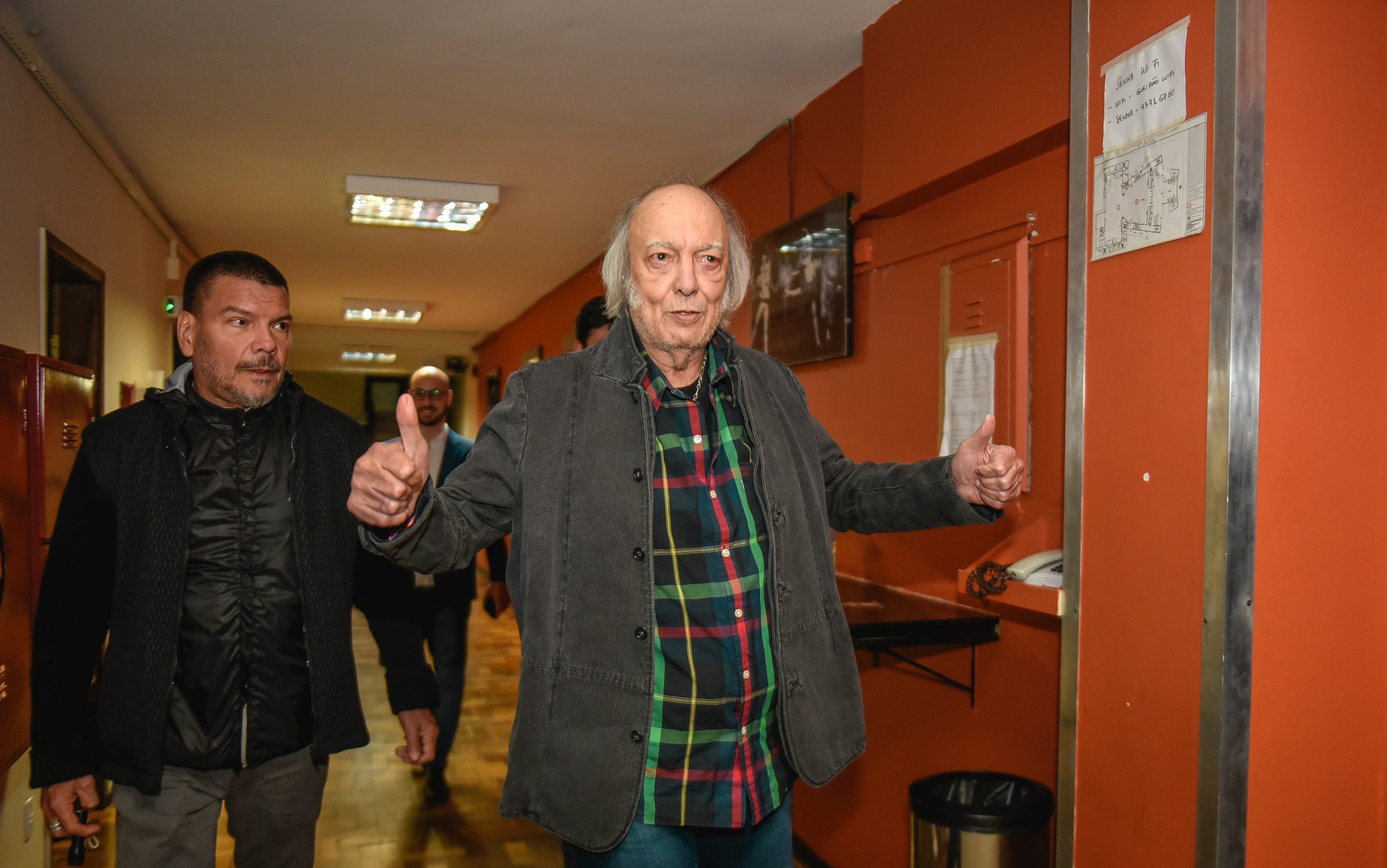 Antes de subir ao palco: aos 81 anos, Erasmo se esforçava para passar uma imagem altiva