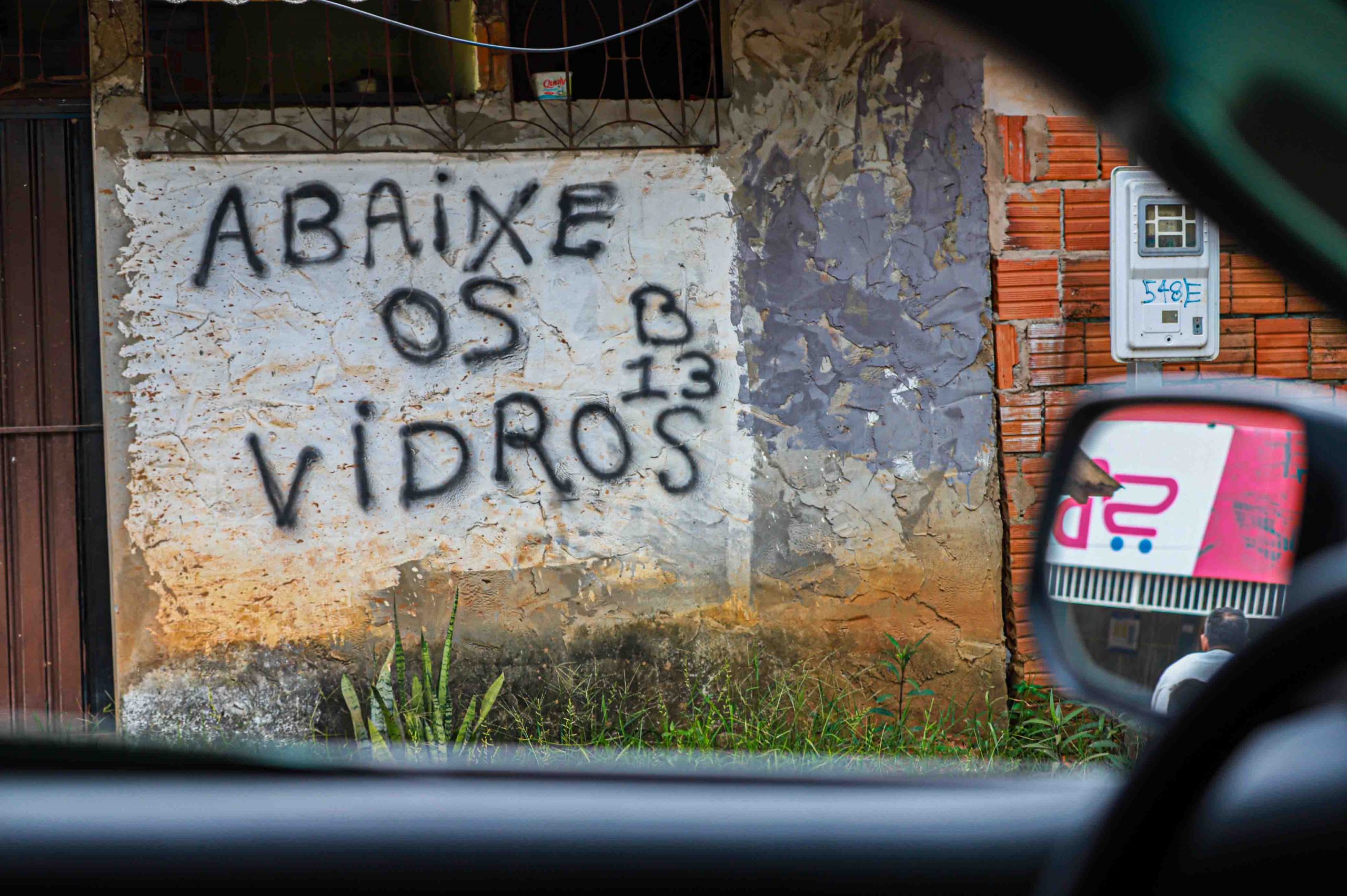 Nas comunidades dominadas pelo B13 é mais comum se deparar com as marcações de área e 