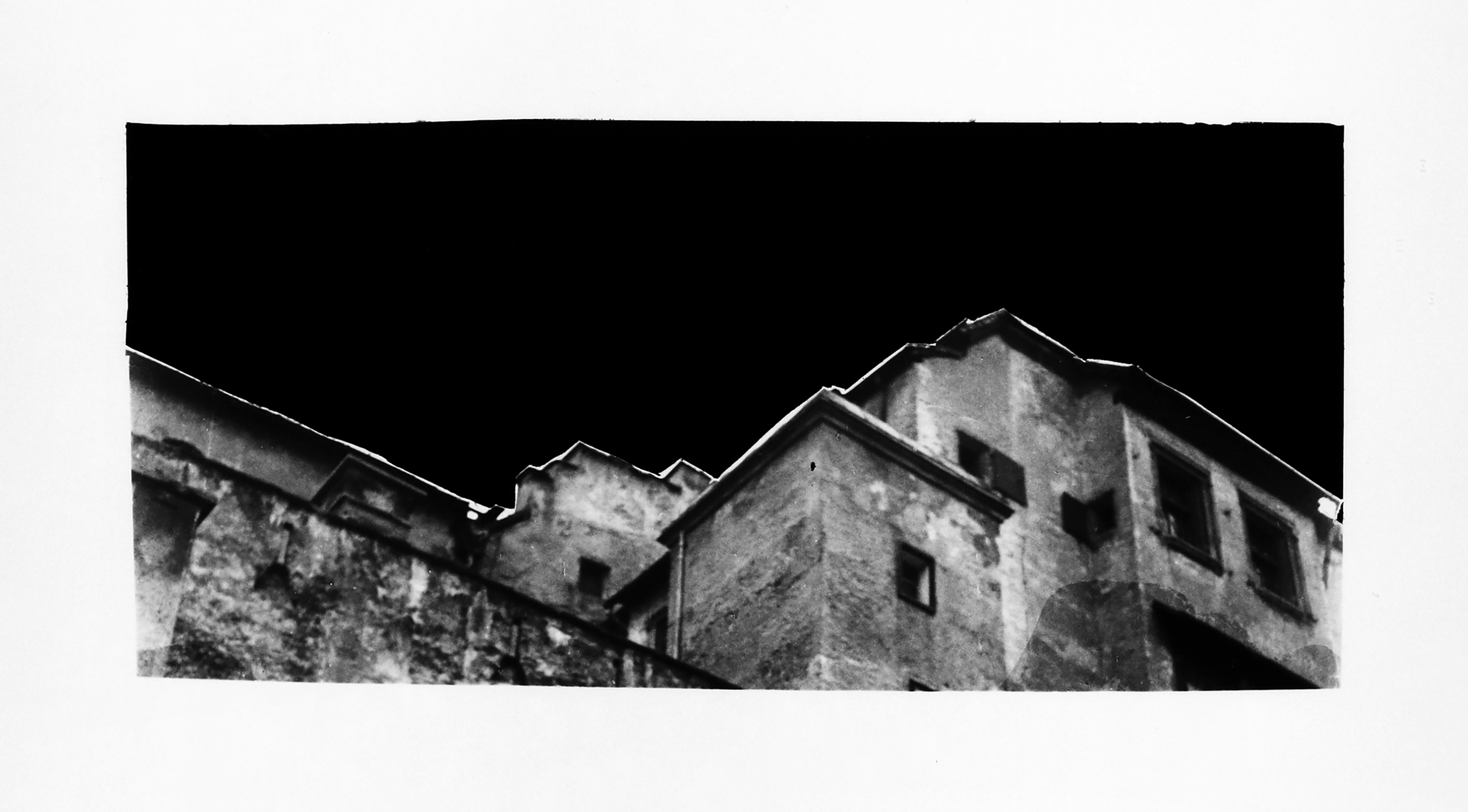 Geraldo de Barros da série SOBRAS 1996 - 1998 / 2024 Fotografia em gelatina e prata sobre papel fibra Edição contemporânea Instituto Moreira Salles - 2024 Geraldo de Barros © Fabiana de Barros/ Instituto Moreira Salles